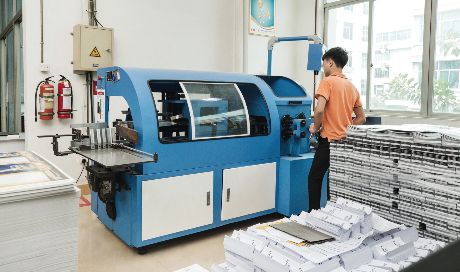 Book cover flap folding machine
