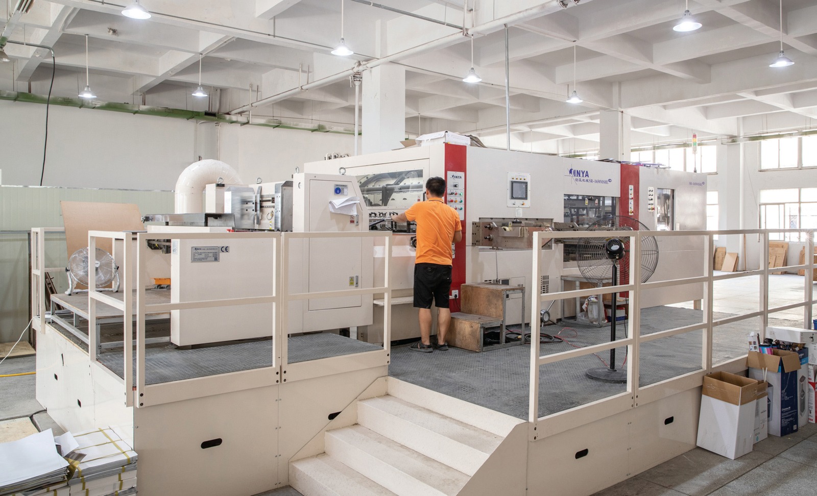 Automatic die-cutting and creasing machine